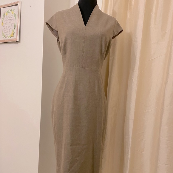 EUC Beautiful MaxMara Dress - 100% Virgin Wool - 8 - Cap Sleeves, V-Neck, Sheath - Picture 2 of 11